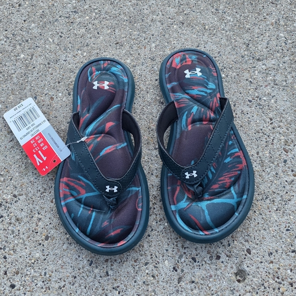 Under Armour Other - Under Armour Black and Green Flip Flops Little Girls Size 1Y